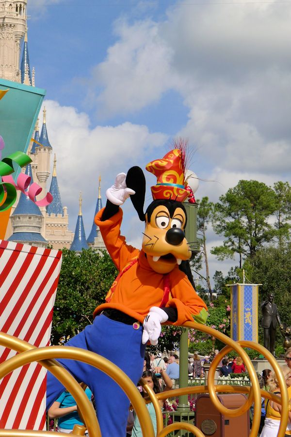 Goofy on a float in front of the castle.